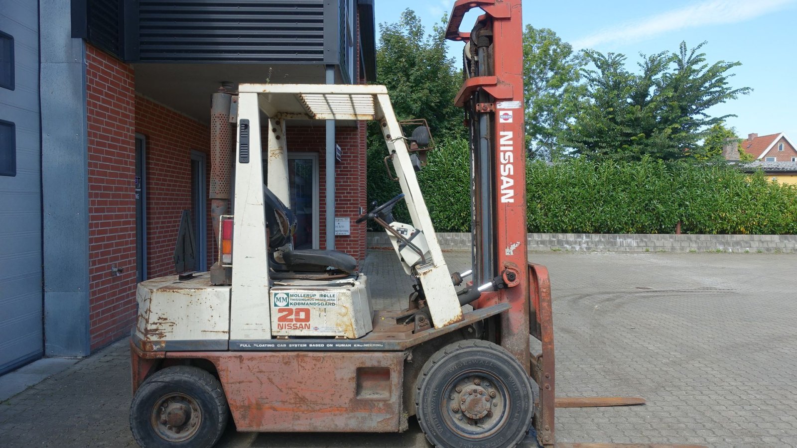 Frontstapler of the type Nissan EH02 A 20U // 2000 kg diesel, Gebrauchtmaschine in Skive (Picture 3)