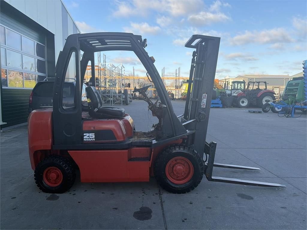 Frontstapler of the type Nissan FD02A25Q Heftruck, Gebrauchtmaschine in Bant (Picture 4)