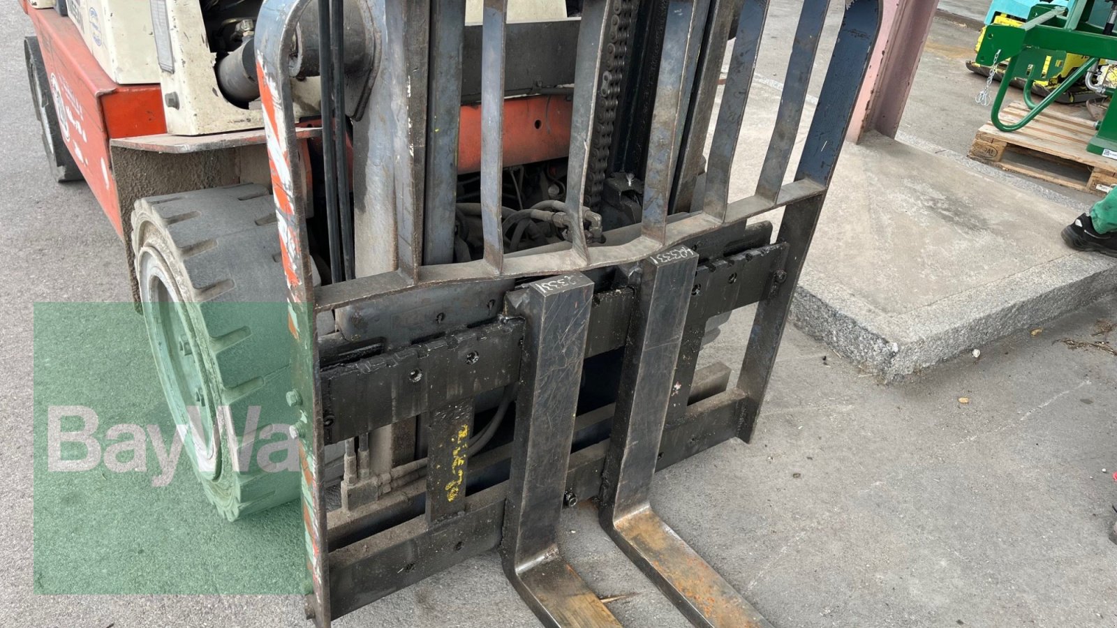 Frontstapler des Typs Nissan FGJ 02 A30 U, Gebrauchtmaschine in Dinkelsbühl (Bild 3)