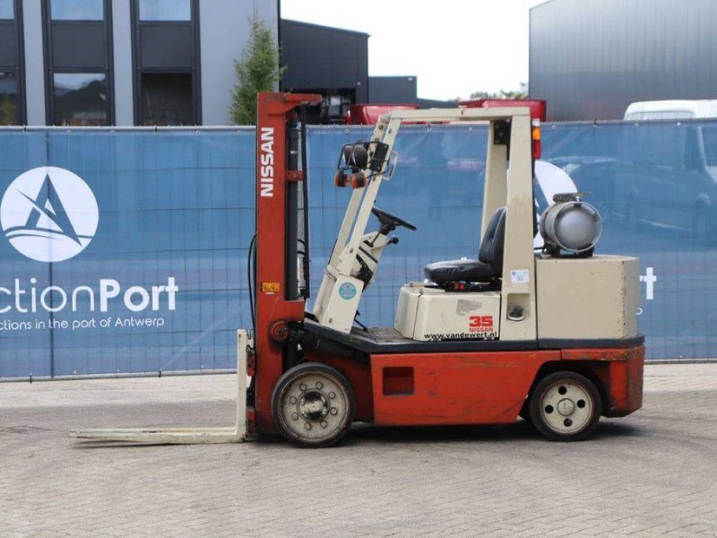Frontstapler tip Nissan KCUGH02F350, Gebrauchtmaschine in Antwerpen (Poză 1)