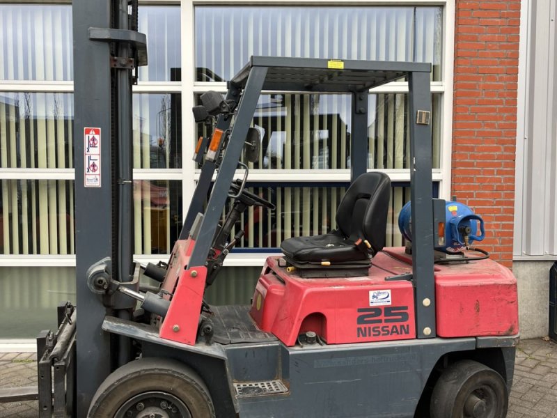 Nissan PJ02, Gebrauchtmaschine, Baujahr: 1999, Betriebsstunden / Hektar: 10333 (Bild 1) Frontstapler des Typs Nissan PJ02, Gebrauchtmaschine in Schijndel (Bild 1)