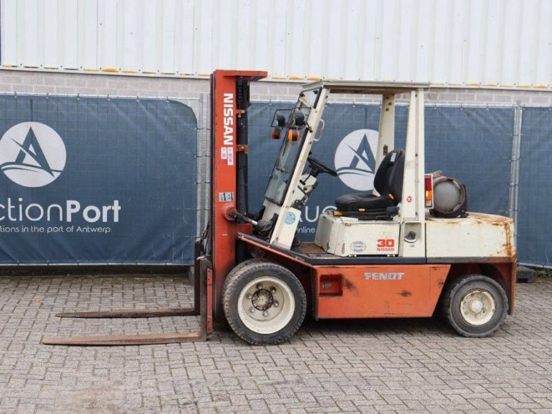 Frontstapler des Typs Nissan RHG02 A 30U, Gebrauchtmaschine in Antwerpen (Bild 1)