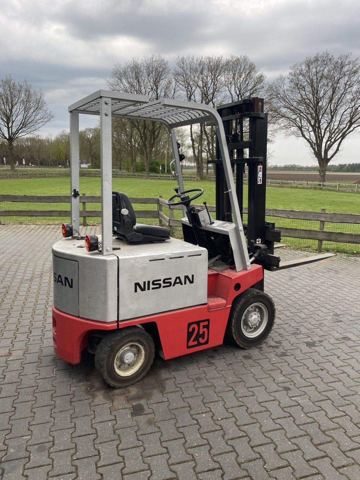 Frontstapler des Typs Nissan UB02L25U, Gebrauchtmaschine in Eursinge (Bild 8)