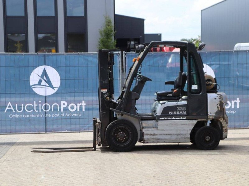 Frontstapler Türe ait Nissan UD02A25PQ, Gebrauchtmaschine içinde Antwerpen (resim 1)