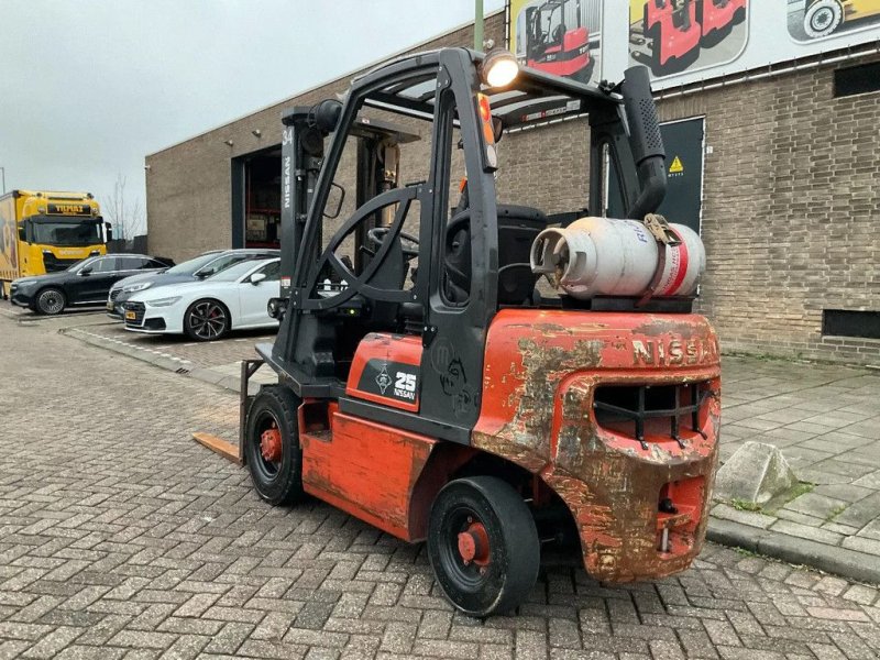 Frontstapler typu Nissan UD02A25PRO 2500KG 4.75METER GAS HEFTRUCK, Gebrauchtmaschine v Vlaardingen (Obrázok 1)