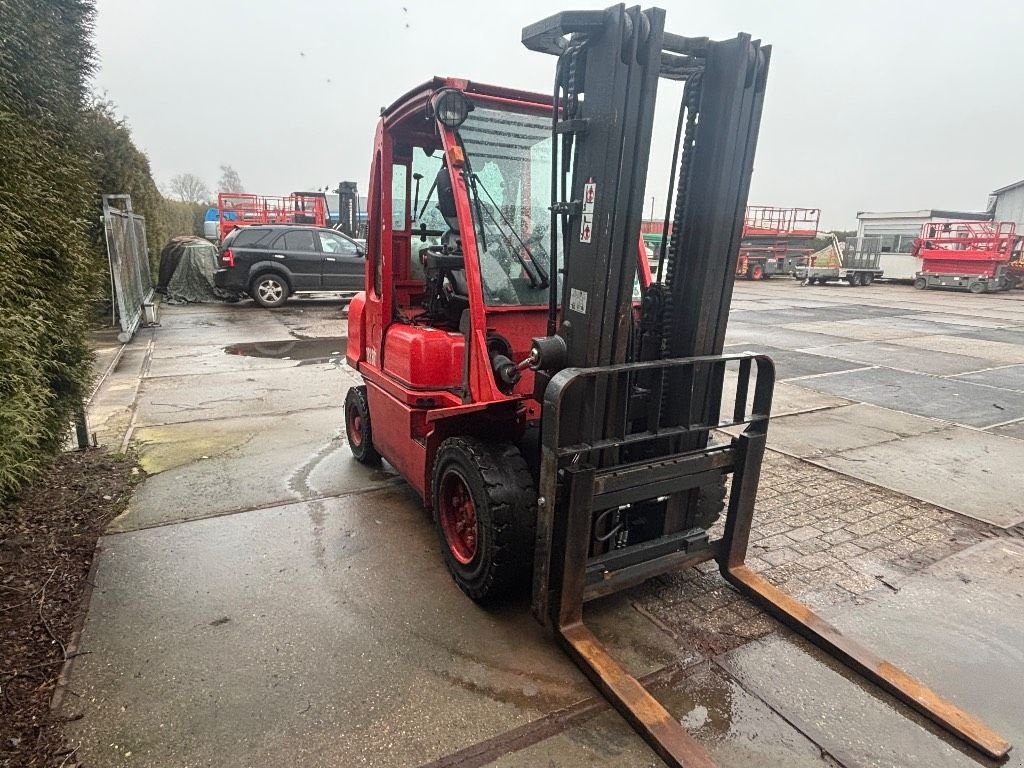 Frontstapler des Typs Nissan UG1D2A30LQ 3 tonner lpg triple mast sideshift, Gebrauchtmaschine in Hooge mierde (Bild 4)