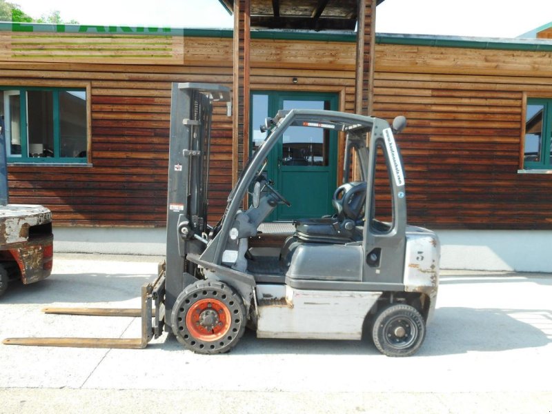 Frontstapler du type Nissan y1d2a25q triplex 4,9m + ss, Gebrauchtmaschine en ST. NIKOLAI/DR. (Photo 1)