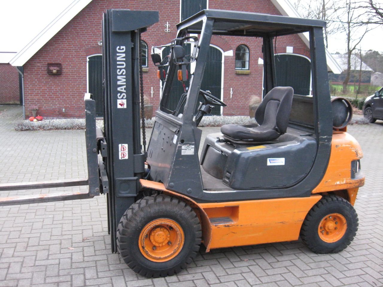 Frontstapler des Typs Samsung -, Gebrauchtmaschine in Oldenzaal (Bild 1)