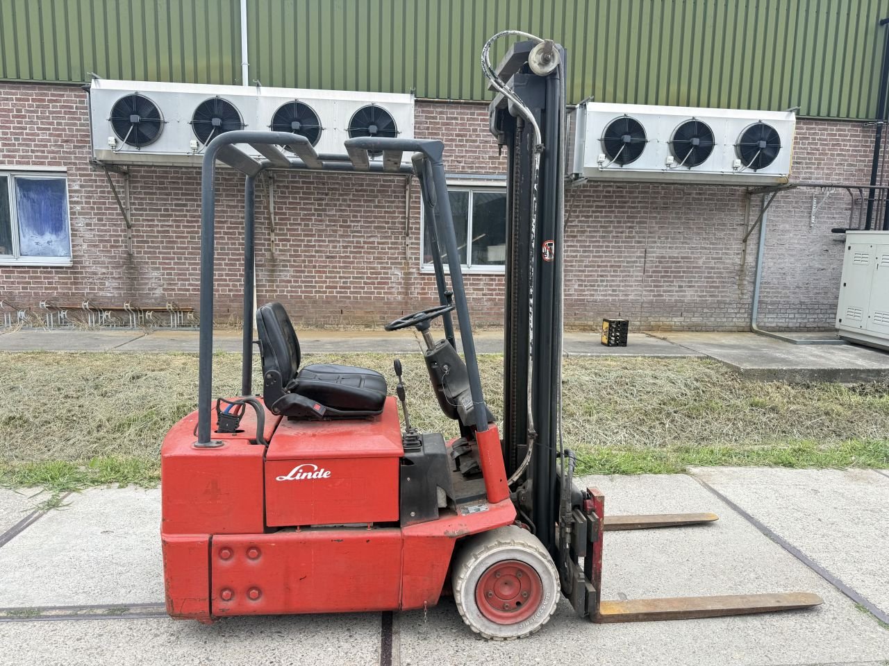 Frontstapler des Typs Sonstige -, Gebrauchtmaschine in Hoenzadriel (Bild 2)