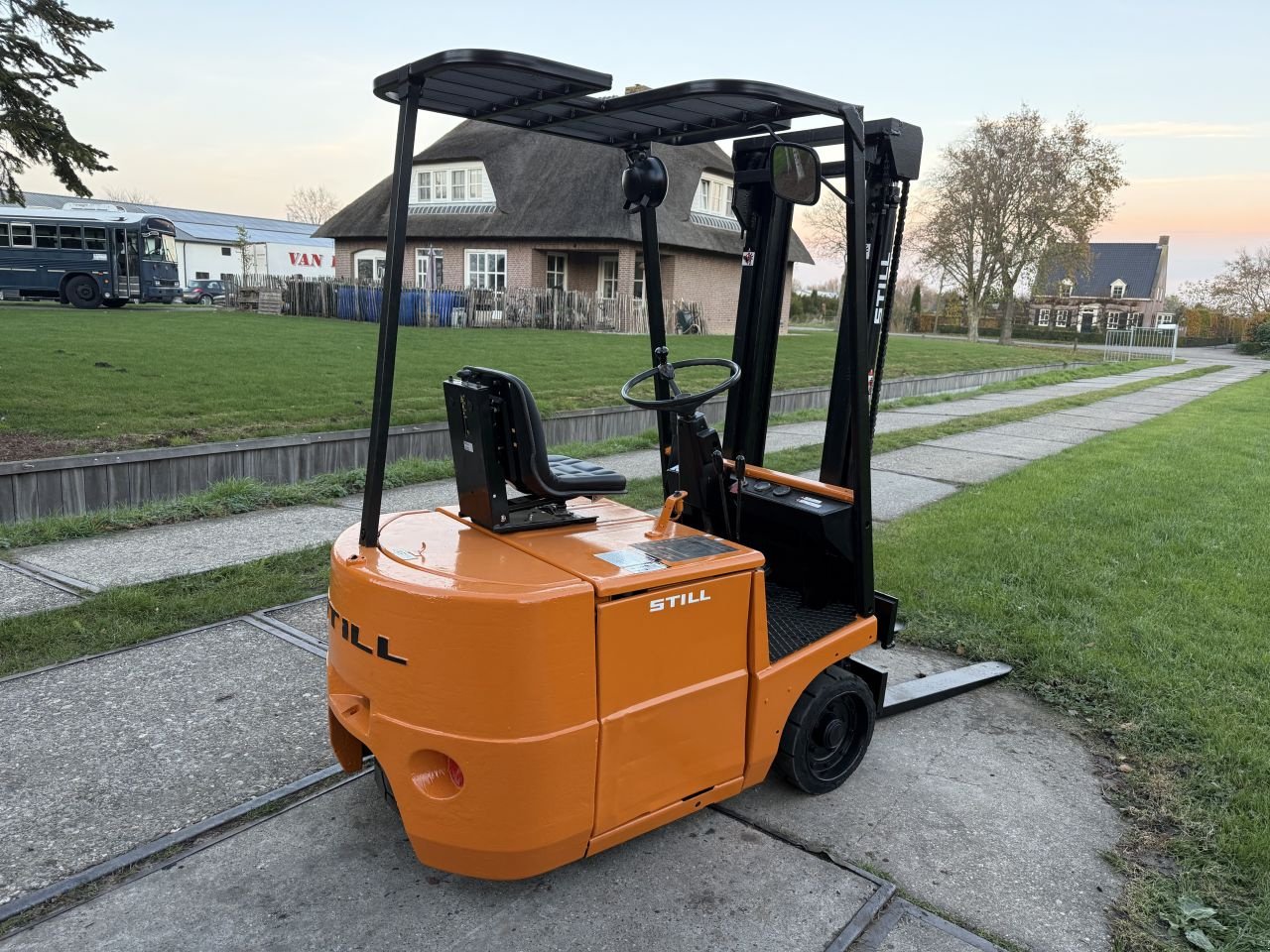 Frontstapler typu Sonstige -, Gebrauchtmaschine v Hoenzadriel (Obrázek 4)