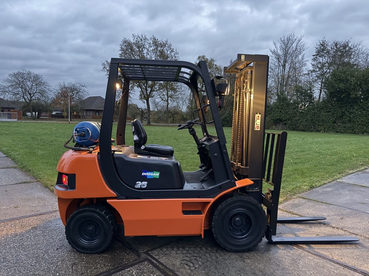 Frontstapler of the type Sonstige -, Gebrauchtmaschine in Hoenzadriel (Picture 2)