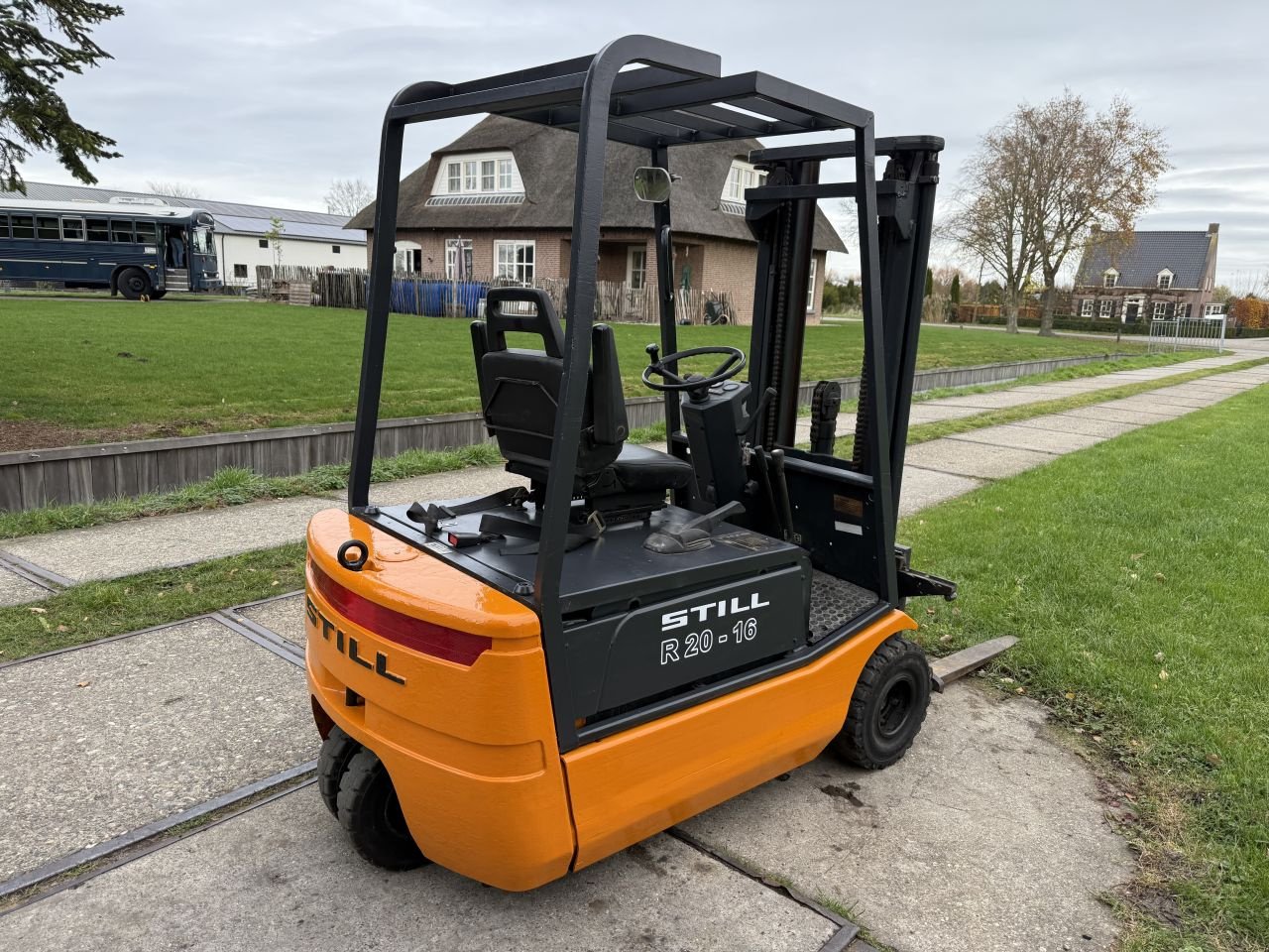 Frontstapler typu Sonstige -, Gebrauchtmaschine v Hoenzadriel (Obrázek 4)