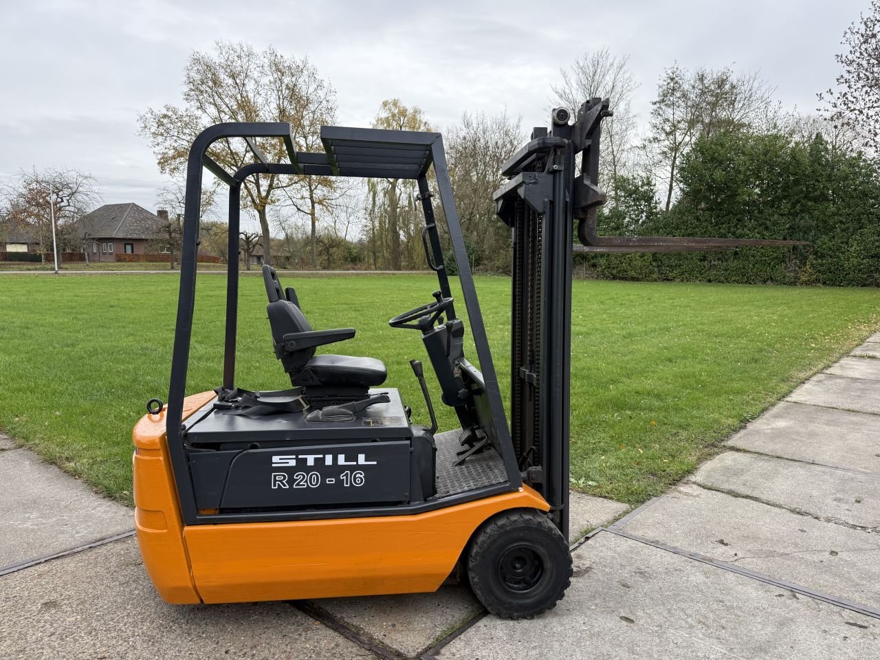 Frontstapler typu Sonstige -, Gebrauchtmaschine v Hoenzadriel (Obrázek 2)