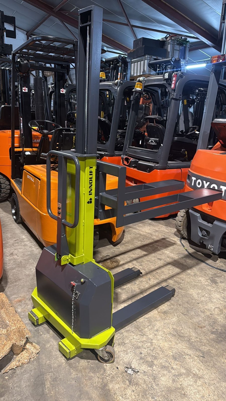 Frontstapler typu Sonstige -, Gebrauchtmaschine v Hoenzadriel (Obrázek 1)