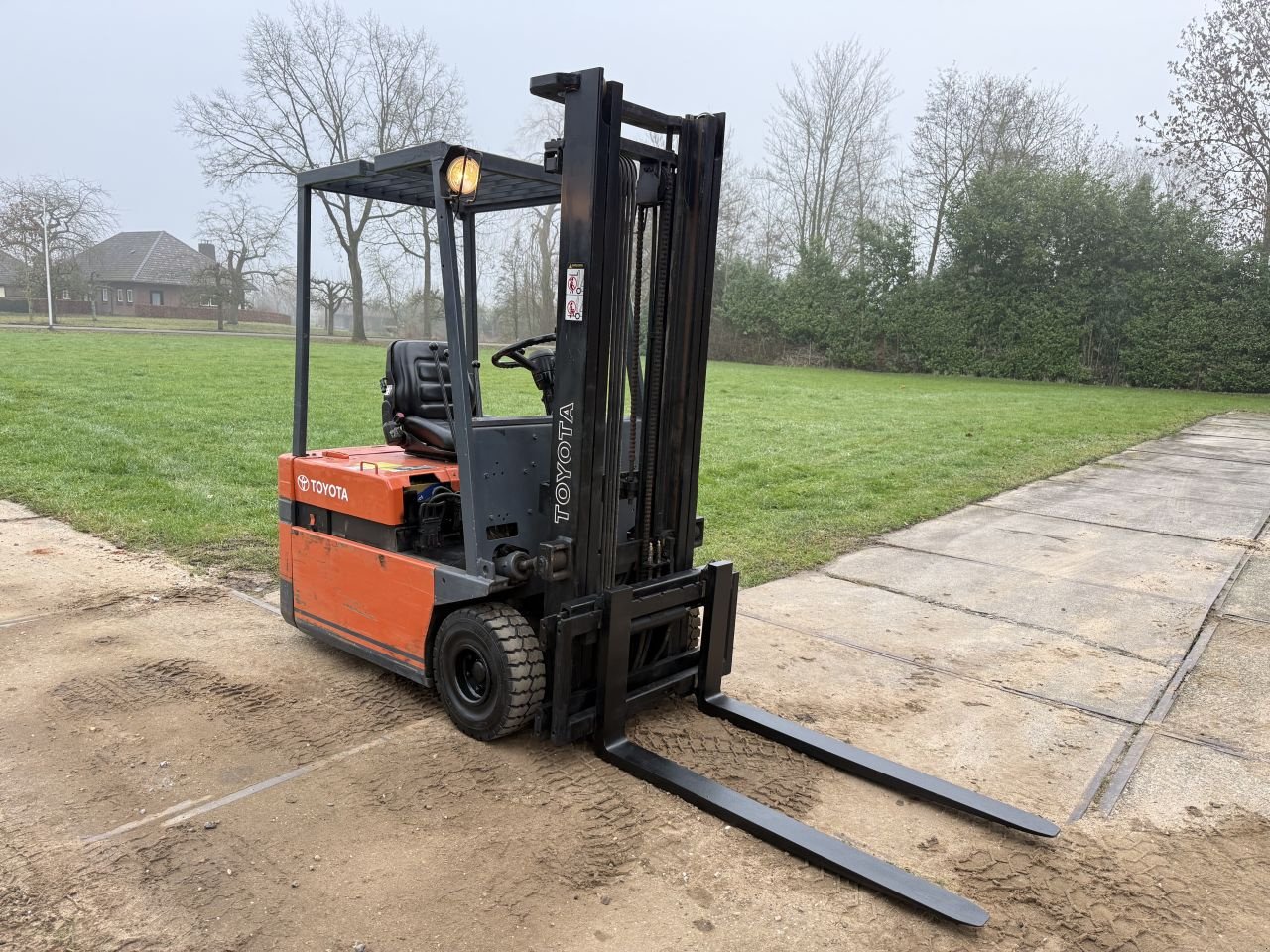 Frontstapler типа Sonstige -, Gebrauchtmaschine в Hoenzadriel (Фотография 5)