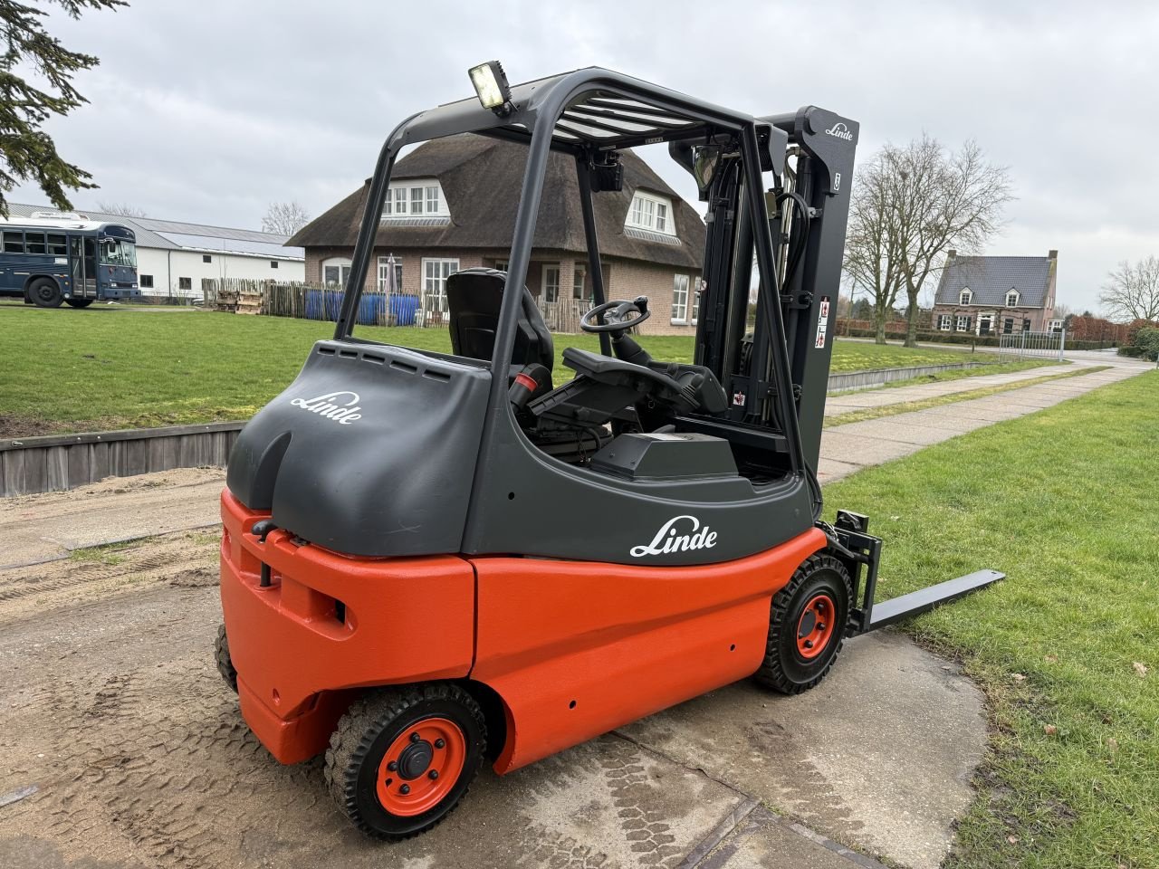 Frontstapler des Typs Sonstige -, Gebrauchtmaschine in Hoenzadriel (Bild 4)