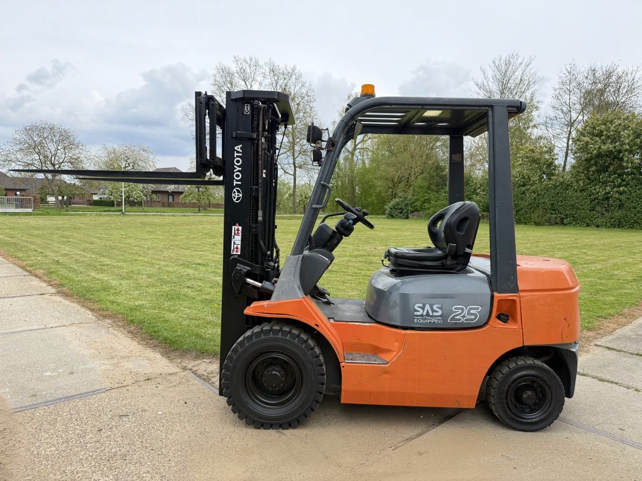 Frontstapler типа Sonstige -, Gebrauchtmaschine в Hoenzadriel (Фотография 1)