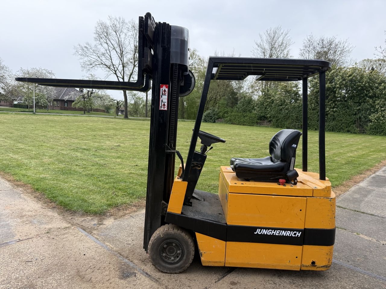 Frontstapler от тип Sonstige -, Gebrauchtmaschine в Hoenzadriel (Снимка 1)