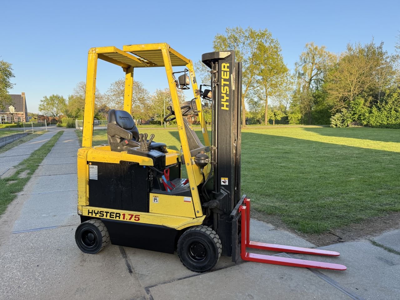 Frontstapler типа Sonstige -, Gebrauchtmaschine в Hoenzadriel (Фотография 4)