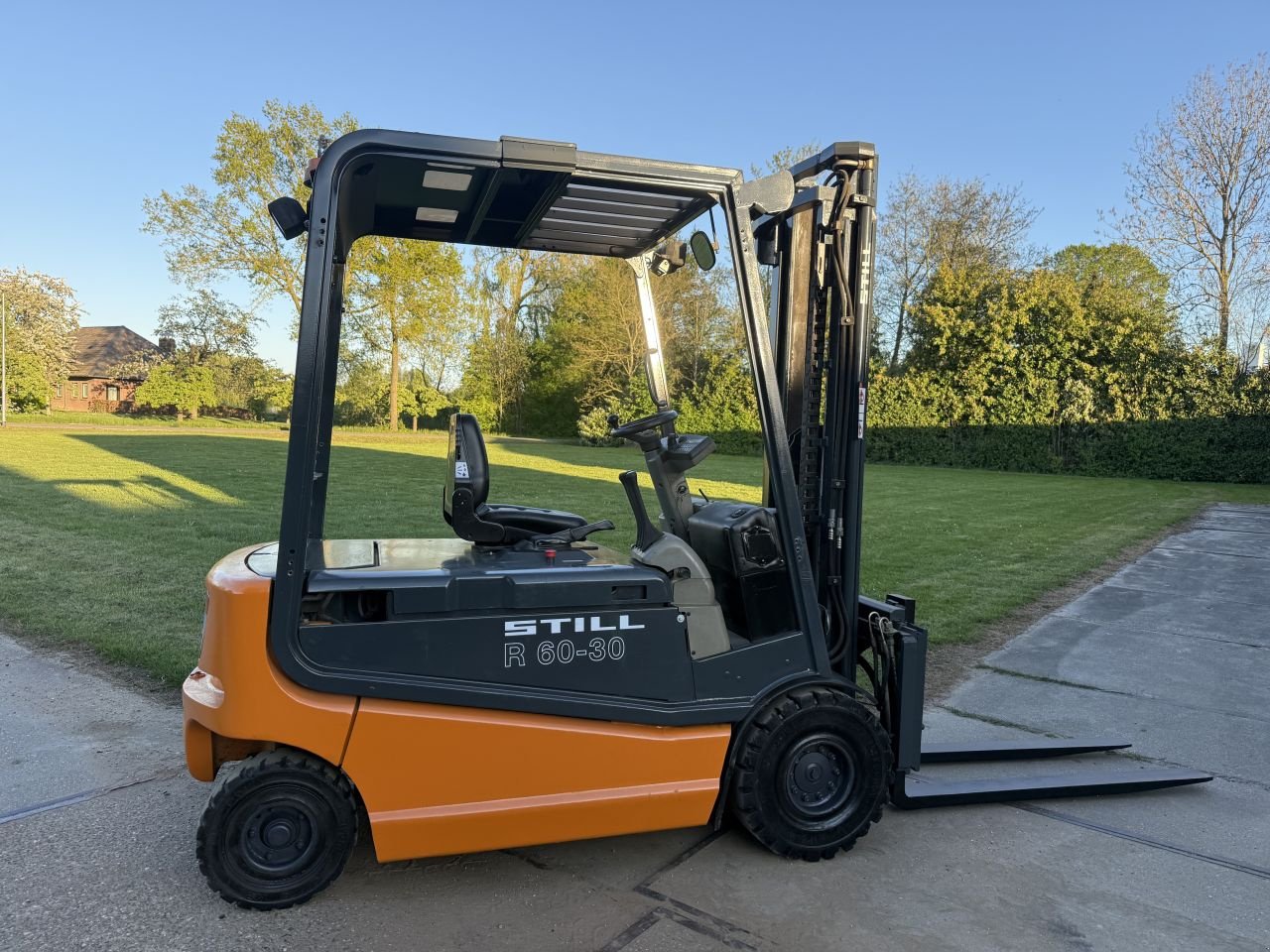 Frontstapler типа Sonstige -, Gebrauchtmaschine в Hoenzadriel (Фотография 4)