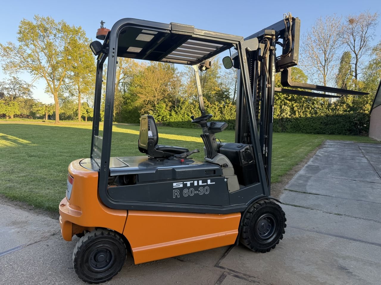 Frontstapler типа Sonstige -, Gebrauchtmaschine в Hoenzadriel (Фотография 2)