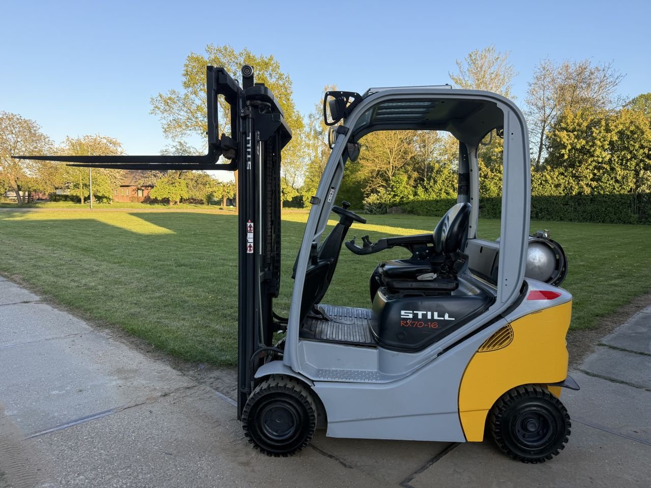 Frontstapler typu Sonstige -, Gebrauchtmaschine v Hoenzadriel (Obrázok 1)