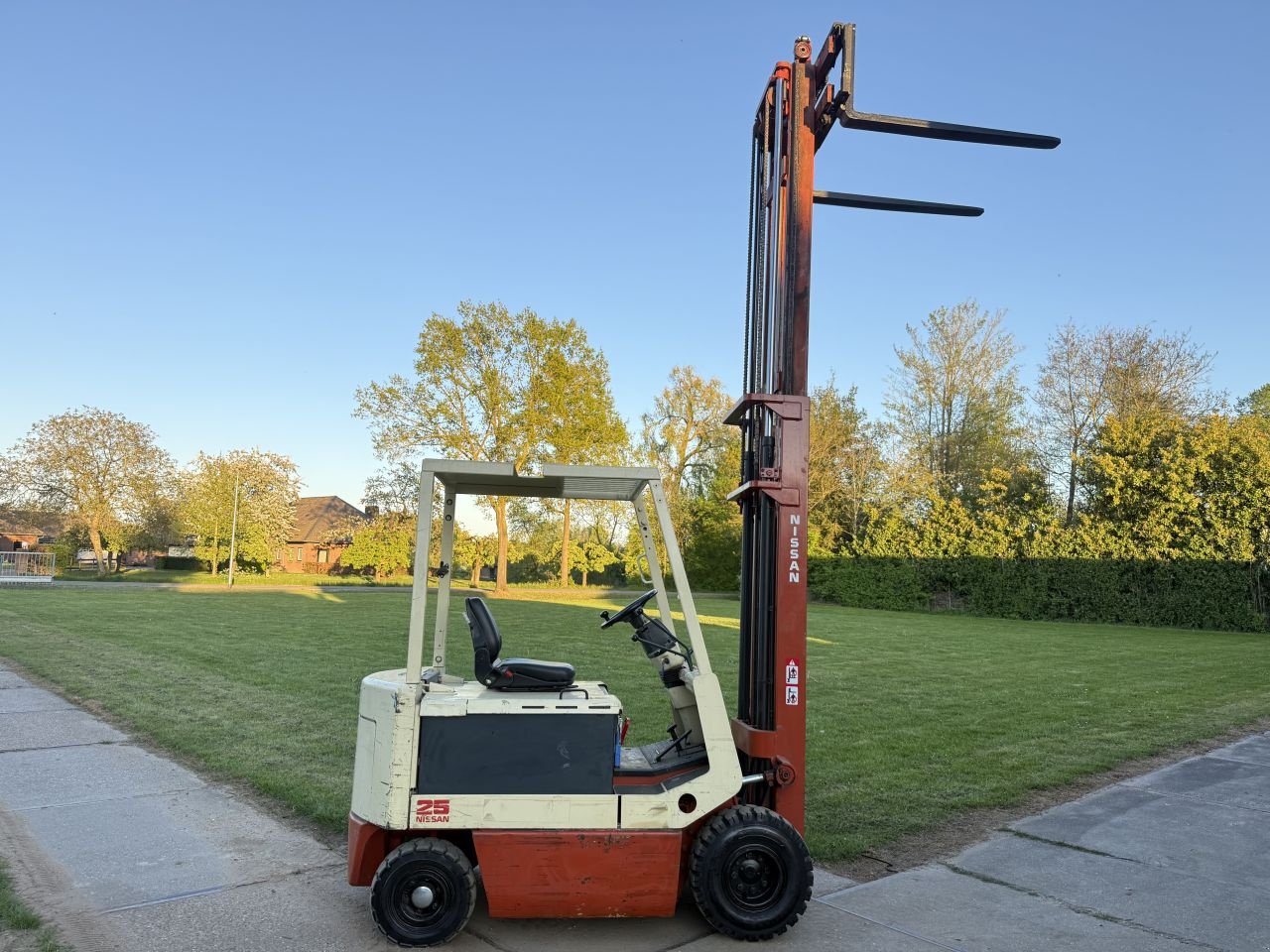 Frontstapler типа Sonstige -, Gebrauchtmaschine в Hoenzadriel (Фотография 9)