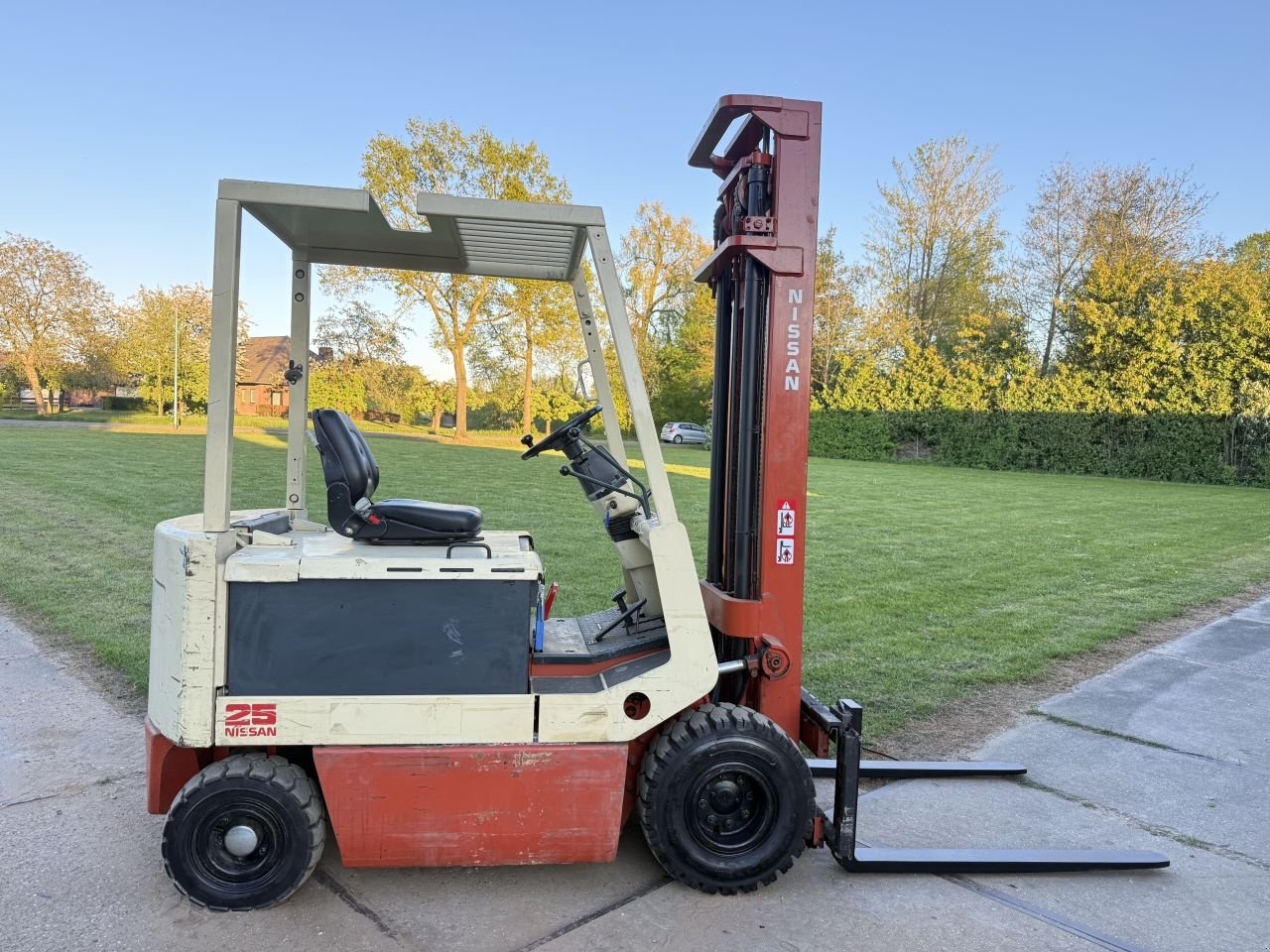 Frontstapler типа Sonstige -, Gebrauchtmaschine в Hoenzadriel (Фотография 2)