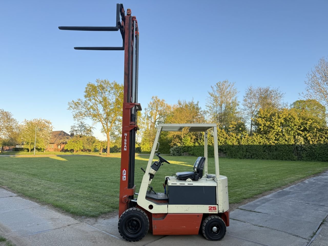 Frontstapler типа Sonstige -, Gebrauchtmaschine в Hoenzadriel (Фотография 8)