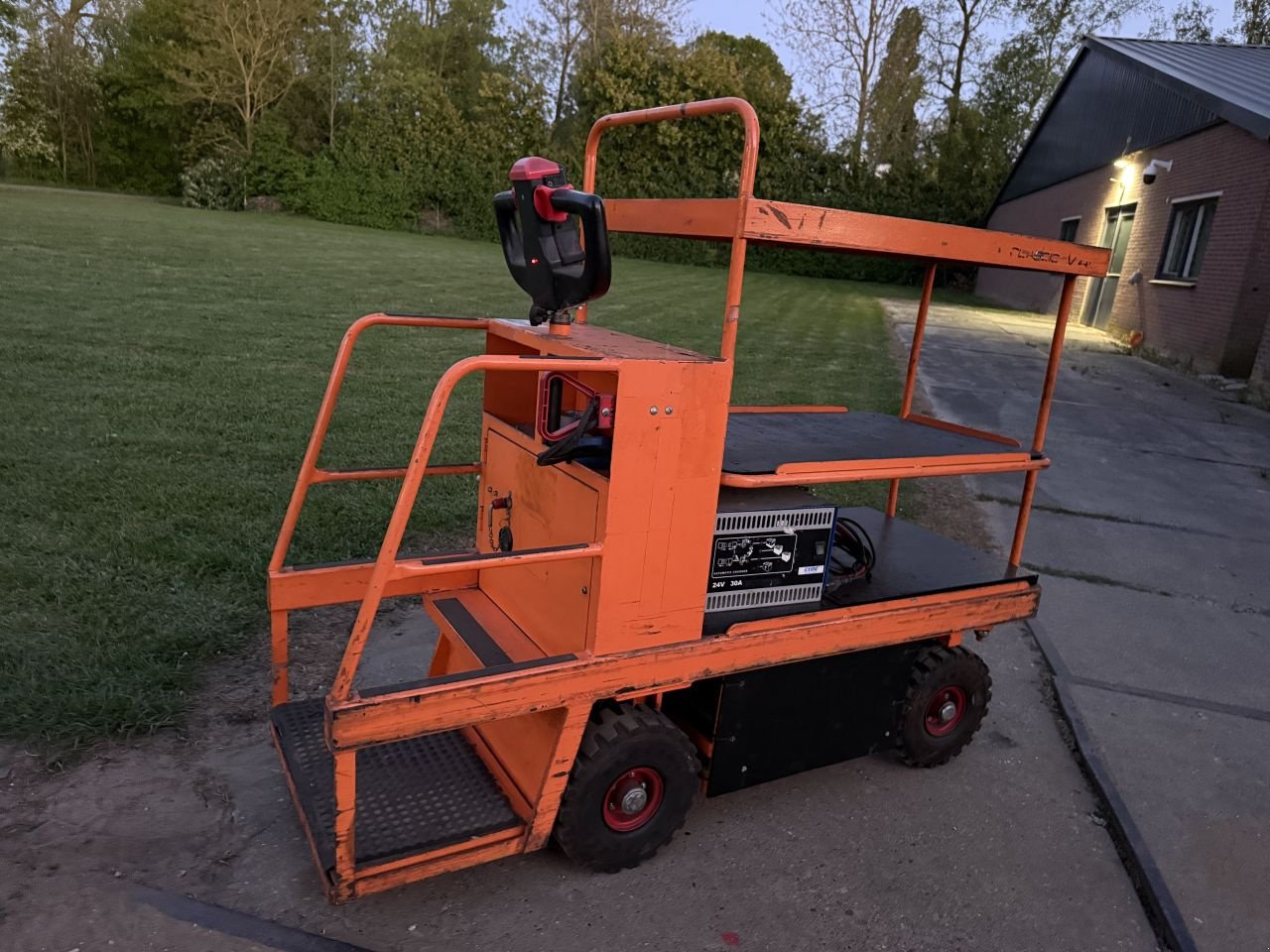 Frontstapler типа Sonstige -, Gebrauchtmaschine в Hoenzadriel (Фотография 4)