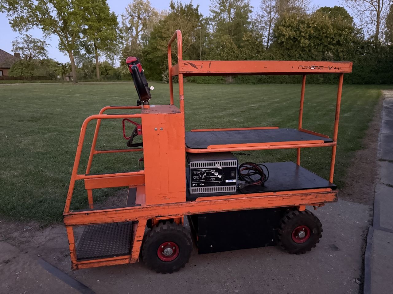 Frontstapler типа Sonstige -, Gebrauchtmaschine в Hoenzadriel (Фотография 2)