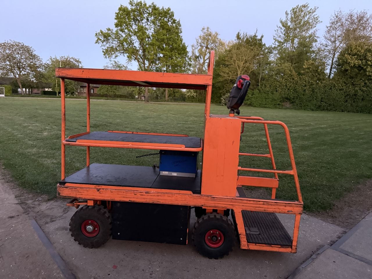 Frontstapler типа Sonstige -, Gebrauchtmaschine в Hoenzadriel (Фотография 1)