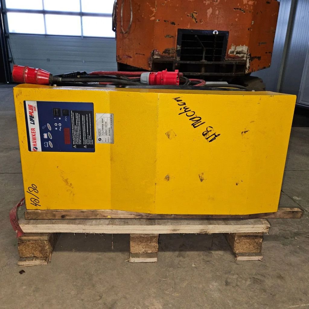 Frontstapler of the type Sonstige Onbekend acculader Hawker lifeplus H.F. hoog frequentie lader, Gebrauchtmaschine in Tubbergen (Picture 1)