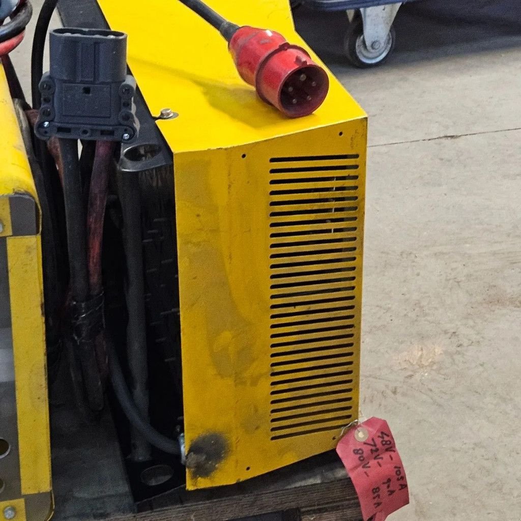 Frontstapler of the type Sonstige Onbekend acculader Hawker lifeplus H.F. hoog frequentie lader, Gebrauchtmaschine in Tubbergen (Picture 3)