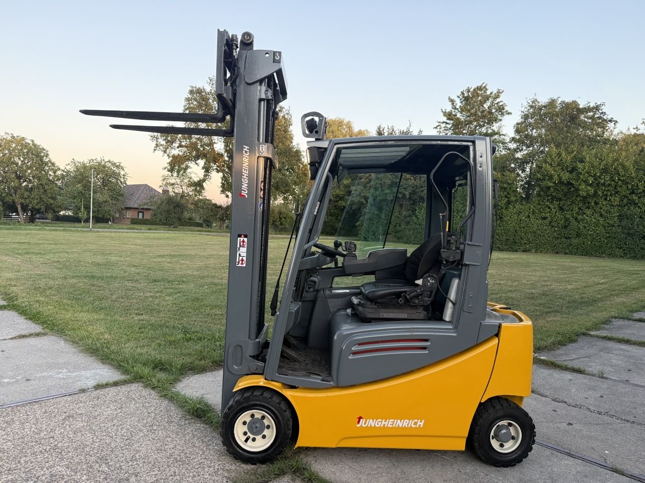 Frontstapler of the type Sonstige Overige, Gebrauchtmaschine in Hoenzadriel (Picture 1)