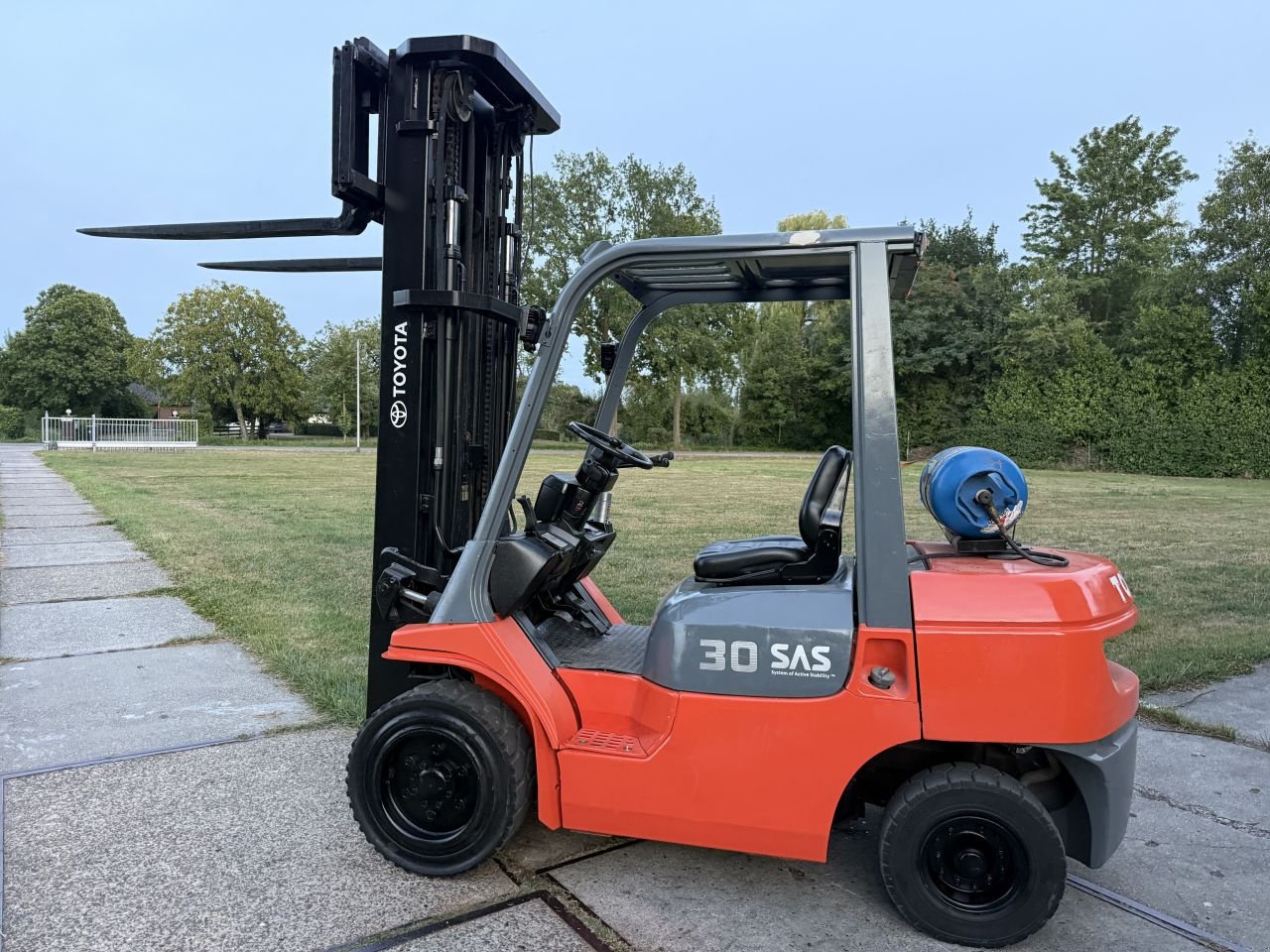 Frontstapler of the type Sonstige Overige, Gebrauchtmaschine in Hoenzadriel (Picture 1)