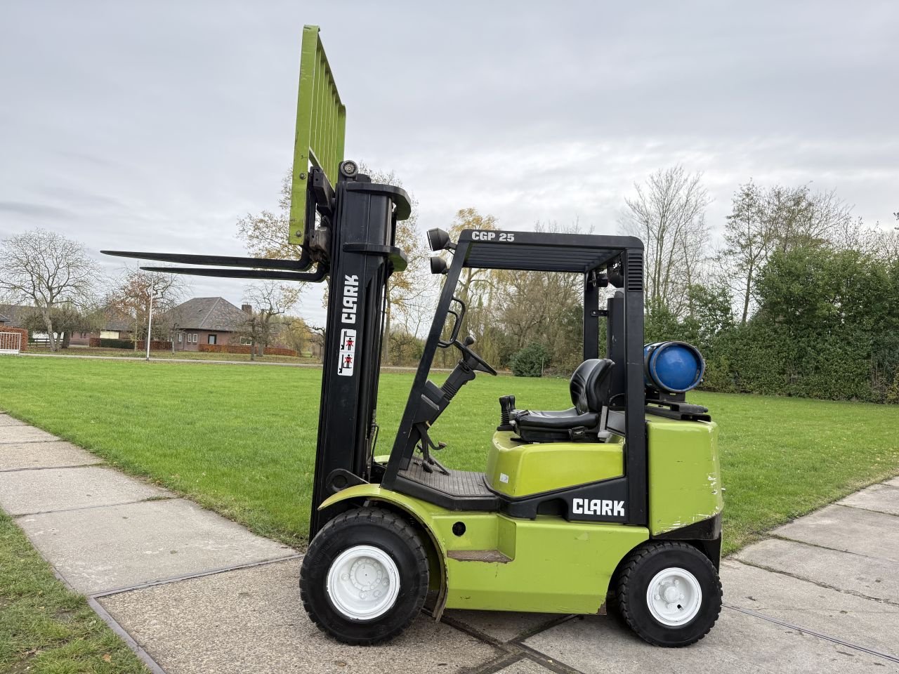 Frontstapler of the type Sonstige Overige, Gebrauchtmaschine in Hoenzadriel (Picture 1)