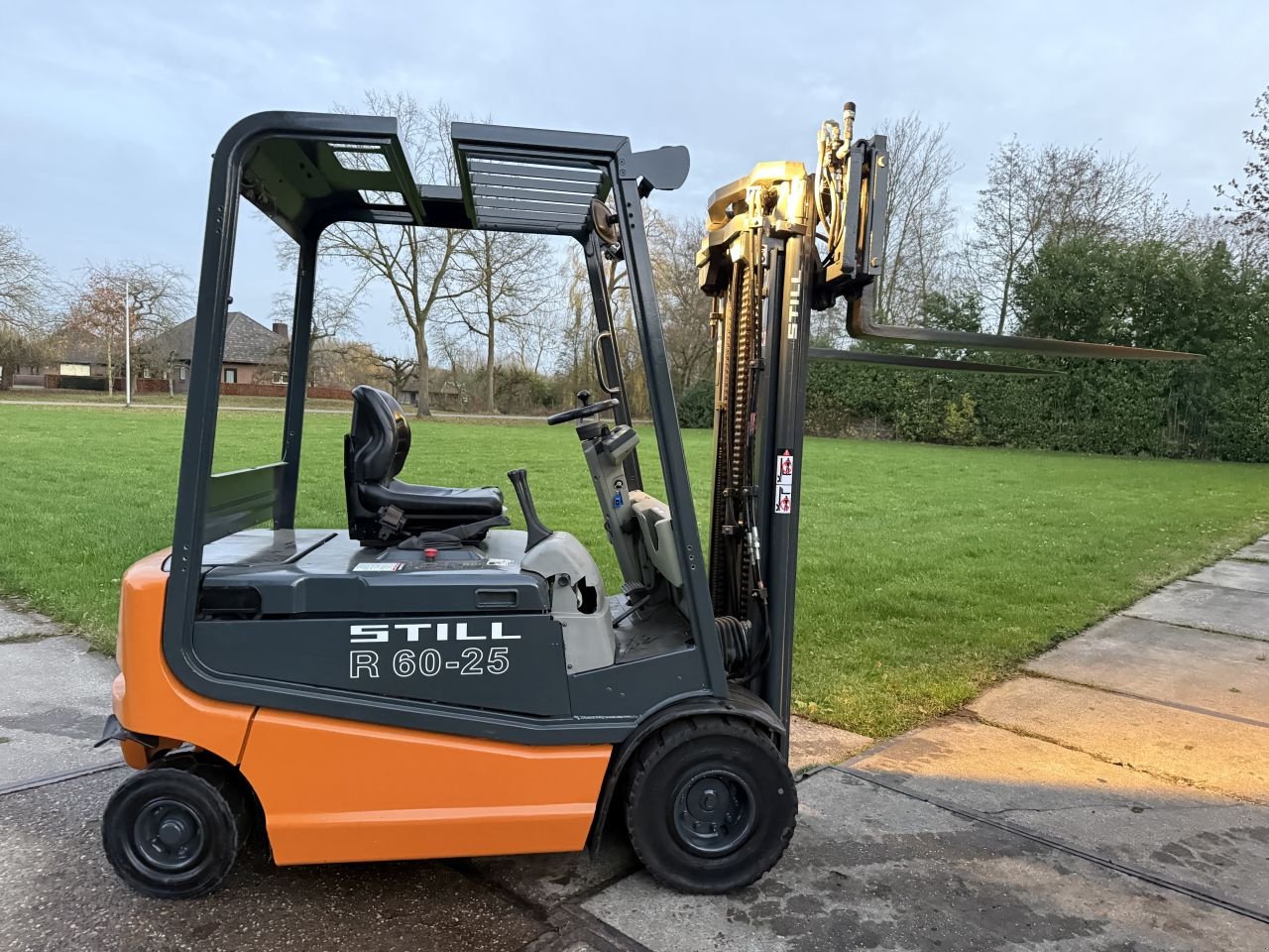 Frontstapler of the type Sonstige Overige, Gebrauchtmaschine in Hoenzadriel (Picture 2)