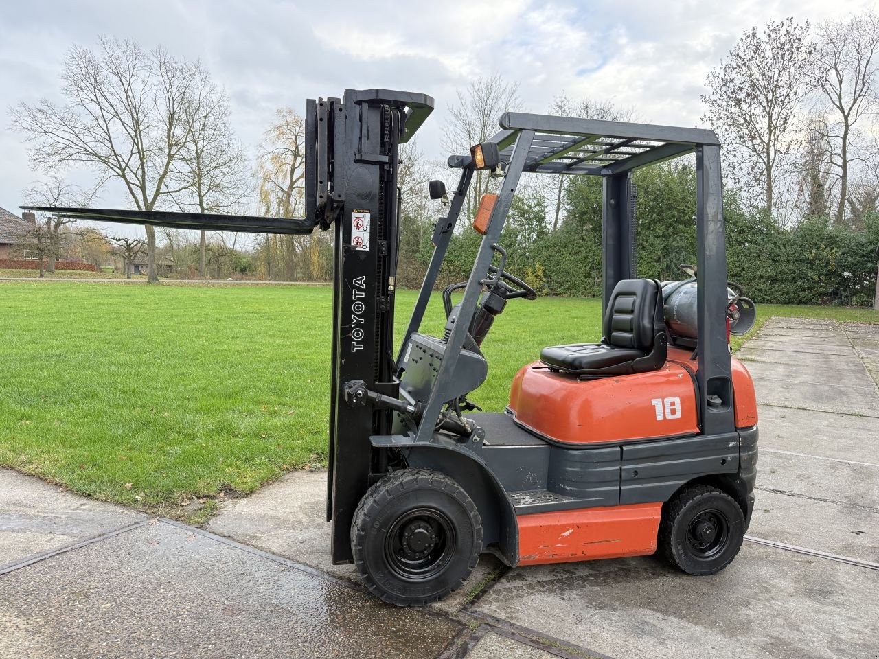 Frontstapler of the type Sonstige Overige, Gebrauchtmaschine in Hoenzadriel (Picture 1)