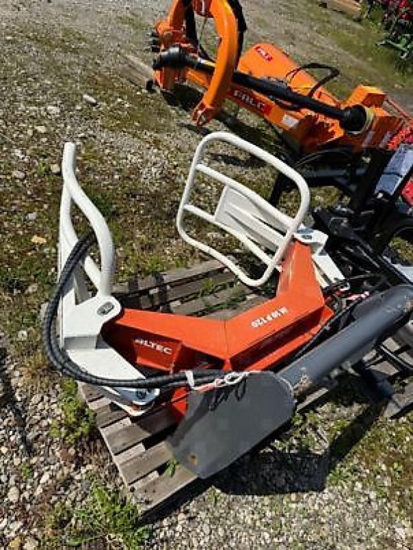 Frontstapler des Typs Sonstige PINCE BALLE ENRUBANNÉE ALTEC M10P120, Gebrauchtmaschine in Muespach (Bild 3)