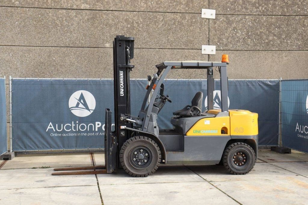 Frontstapler du type Sonstige UniCarriers 40, Gebrauchtmaschine en Antwerpen (Photo 1)