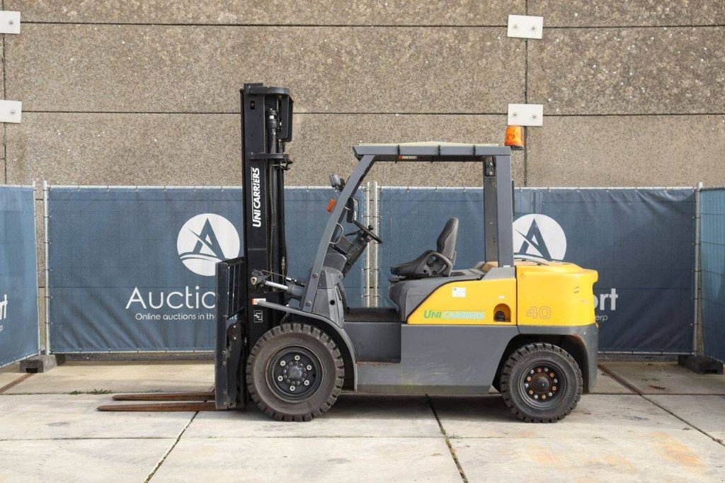 Frontstapler du type Sonstige UniCarriers 40, Gebrauchtmaschine en Antwerpen (Photo 2)