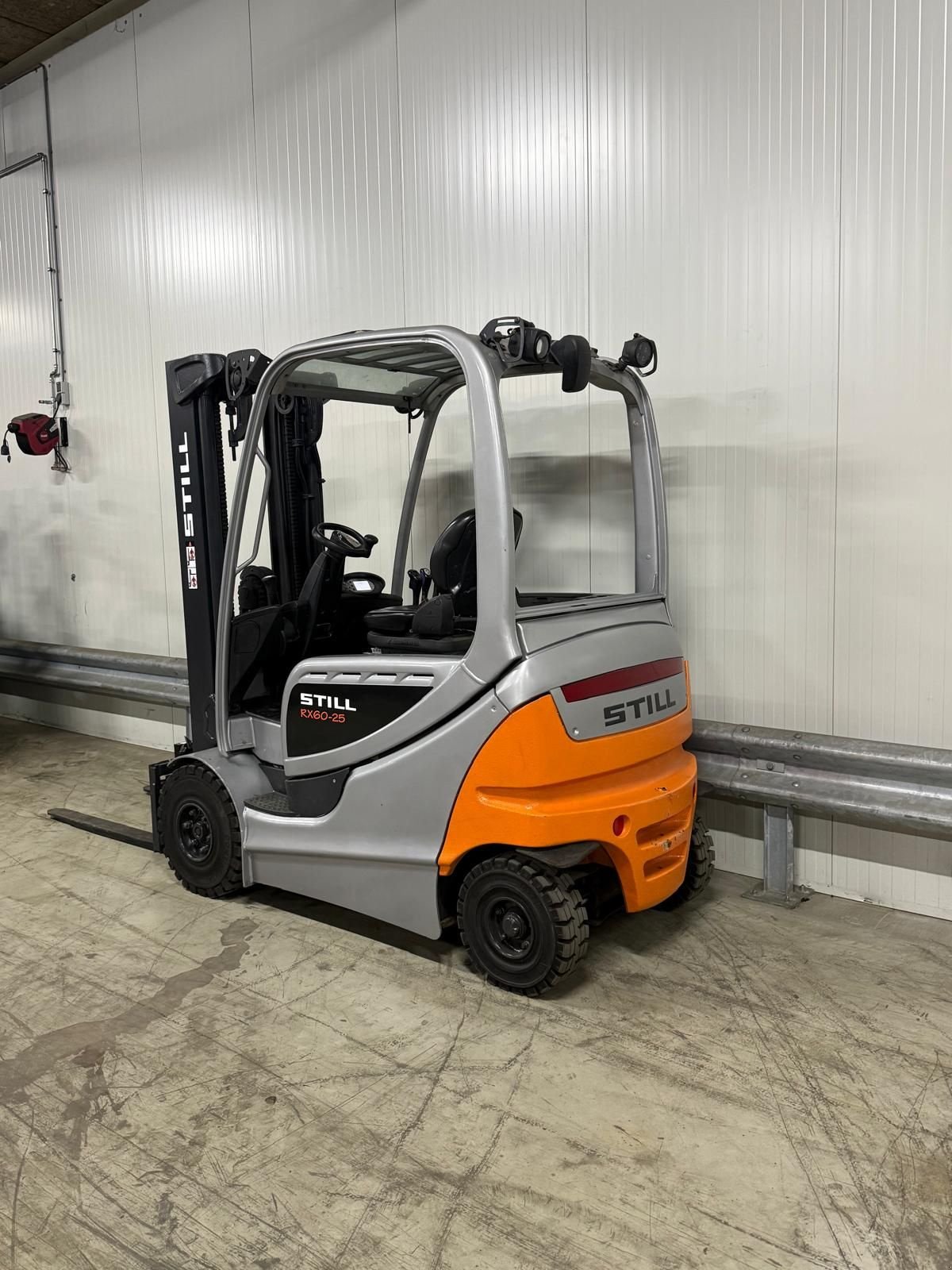 Frontstapler des Typs Still RX60-25, Gebrauchtmaschine in Vianen (Bild 3)
