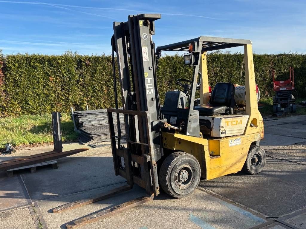 Frontstapler van het type TCM FG15N17T 1.5 ton LPG heftruck triple mast, Gebrauchtmaschine in Hooge mierde (Foto 2)