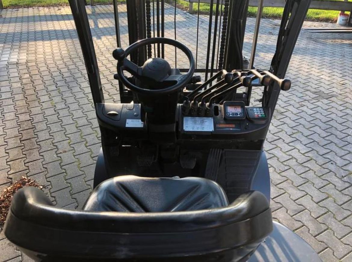 Frontstapler des Typs Toyota -, Gebrauchtmaschine in Eursinge (Bild 4)