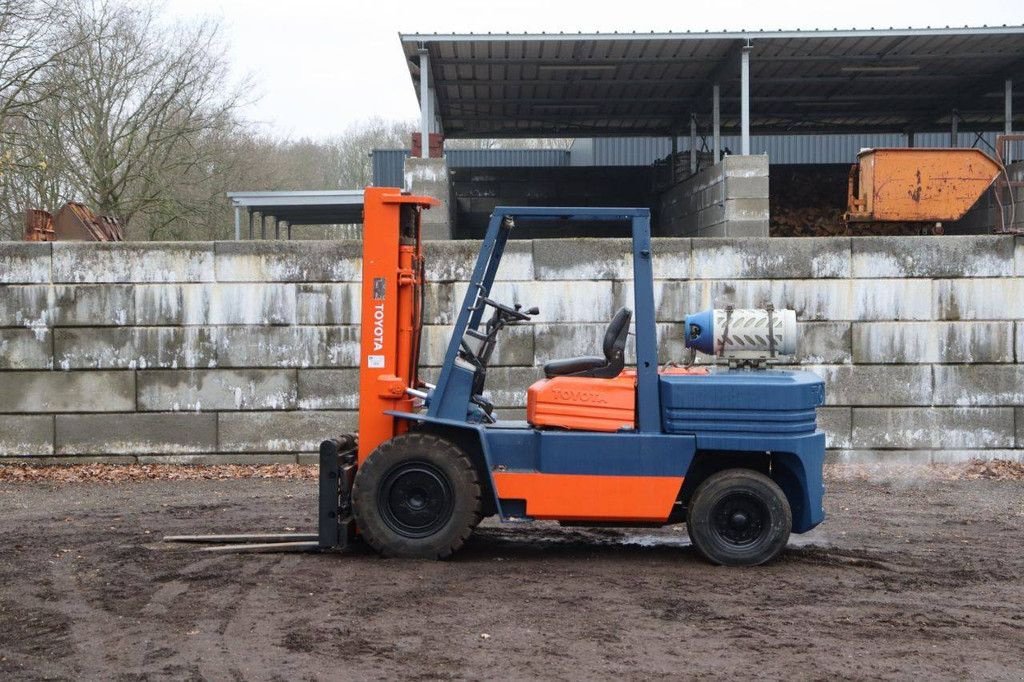 Frontstapler des Typs Toyota 02-5FG45, Gebrauchtmaschine in Antwerpen (Bild 2)