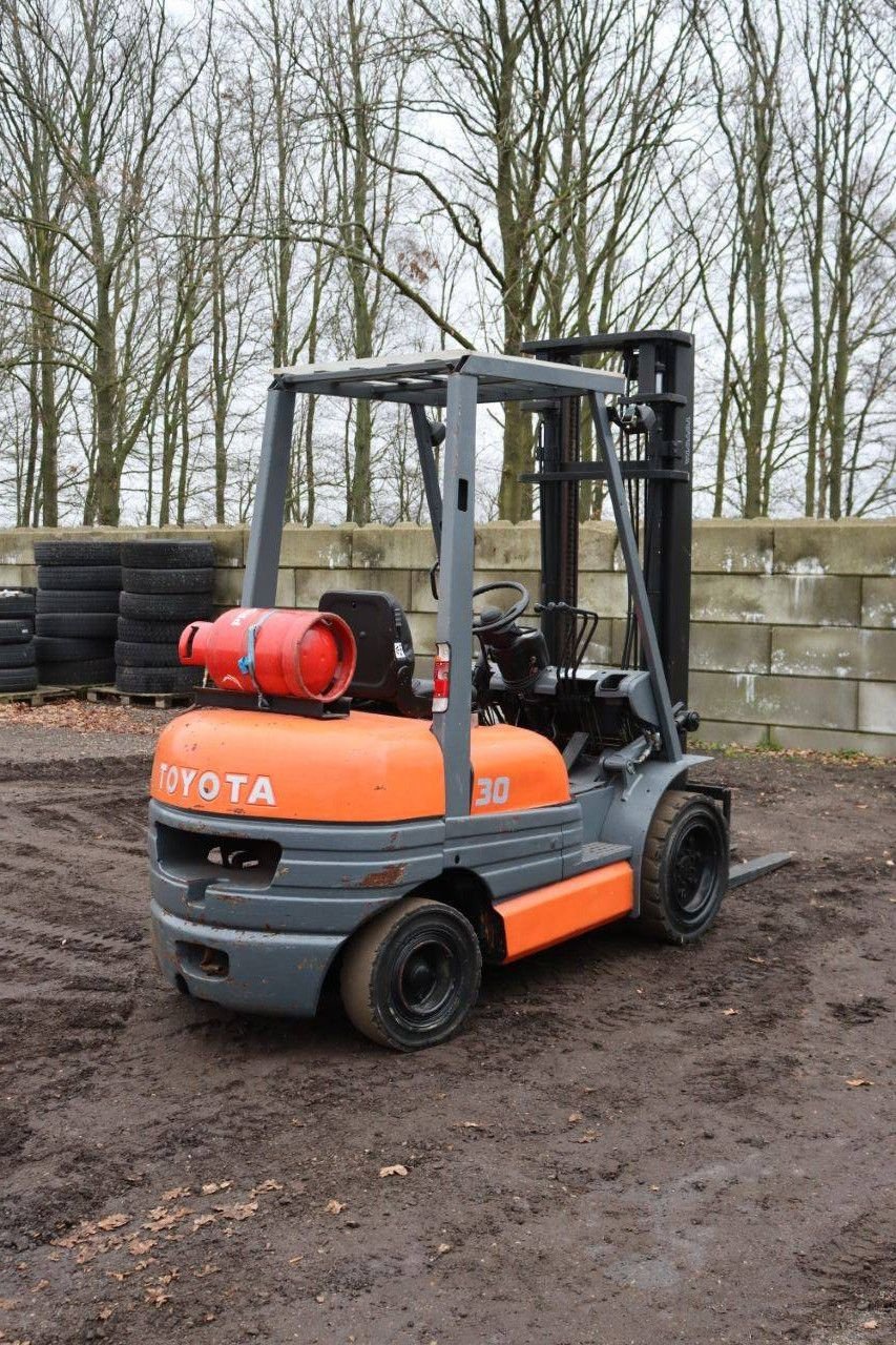 Frontstapler of the type Toyota 02-6FG-30, Gebrauchtmaschine in Antwerpen (Picture 7)