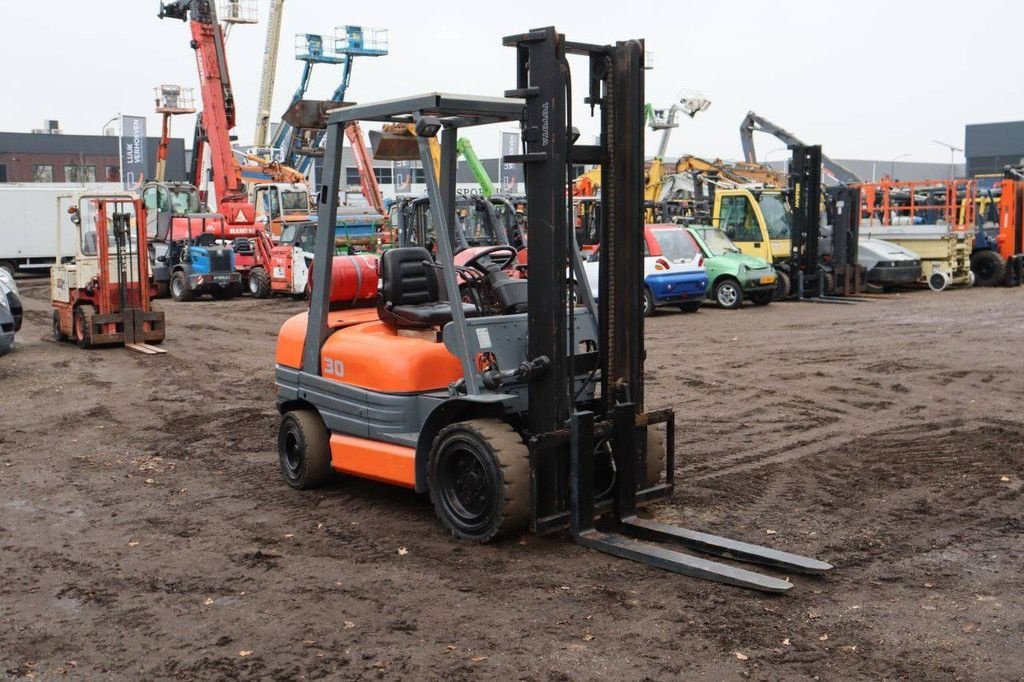Frontstapler of the type Toyota 02-6FG-30, Gebrauchtmaschine in Antwerpen (Picture 8)