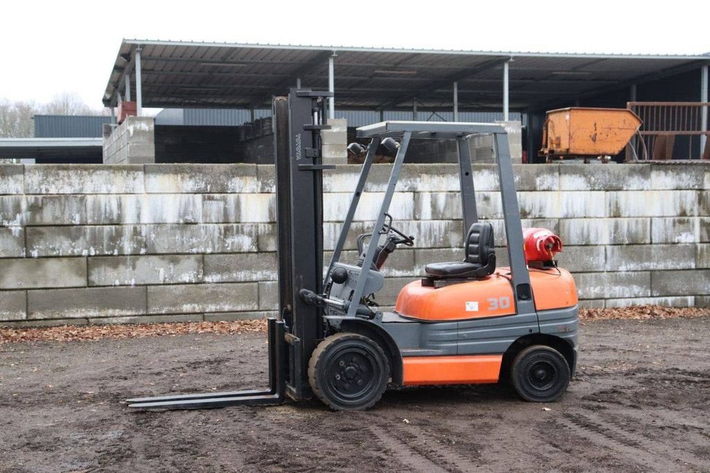 Frontstapler of the type Toyota 02-6FG-30, Gebrauchtmaschine in Antwerpen (Picture 1)
