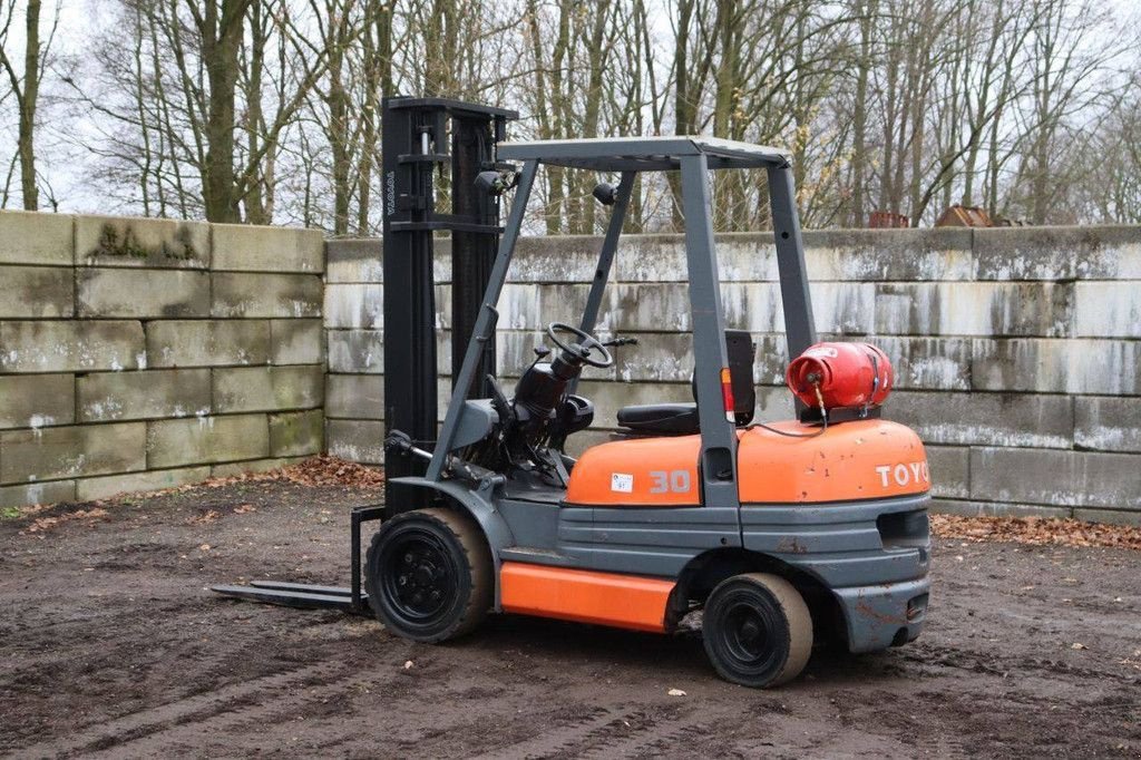 Frontstapler of the type Toyota 02-6FG-30, Gebrauchtmaschine in Antwerpen (Picture 4)
